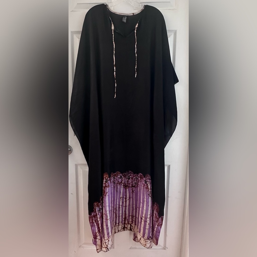 Lovely & Light Flowy Black & Purple Women's Kaftan (fits hips up to 48")